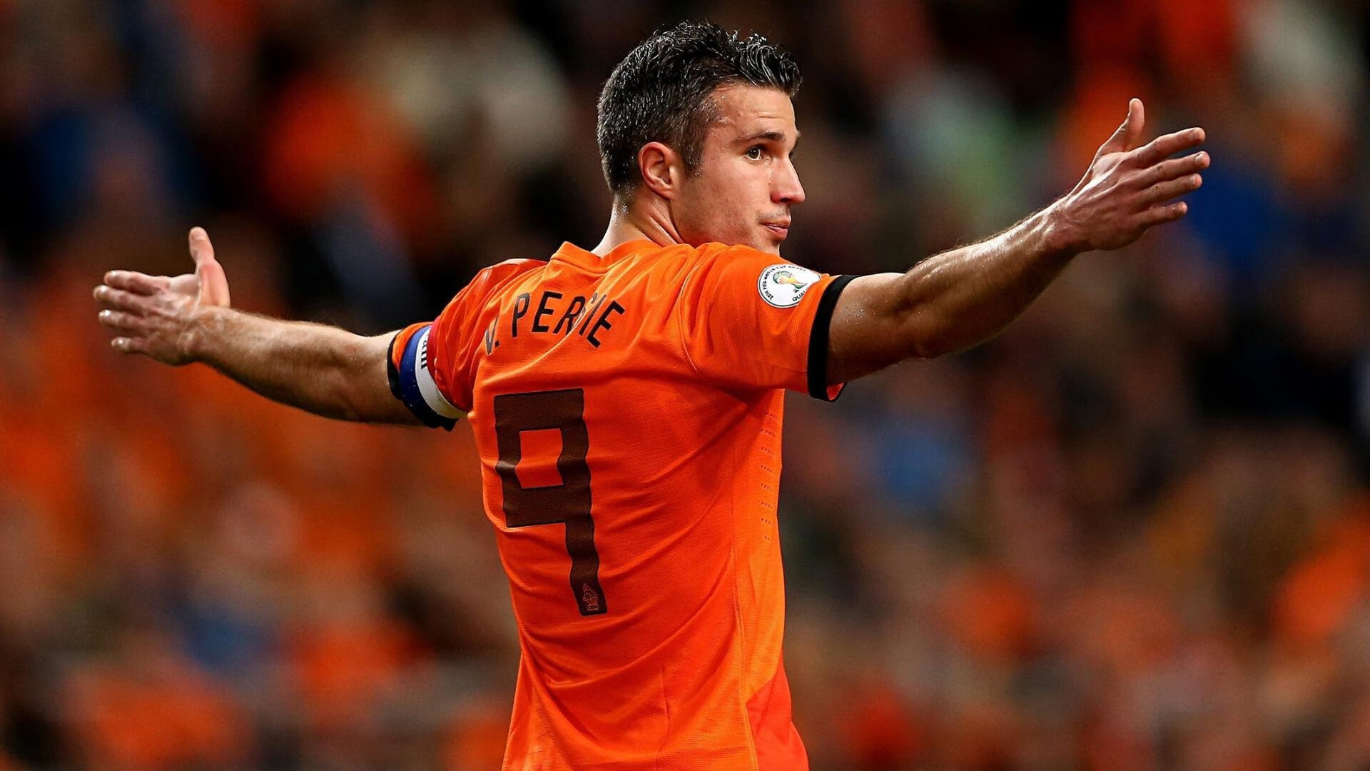 “健力运动：高新体育中心赛场见证力量与毅力的极限较量”