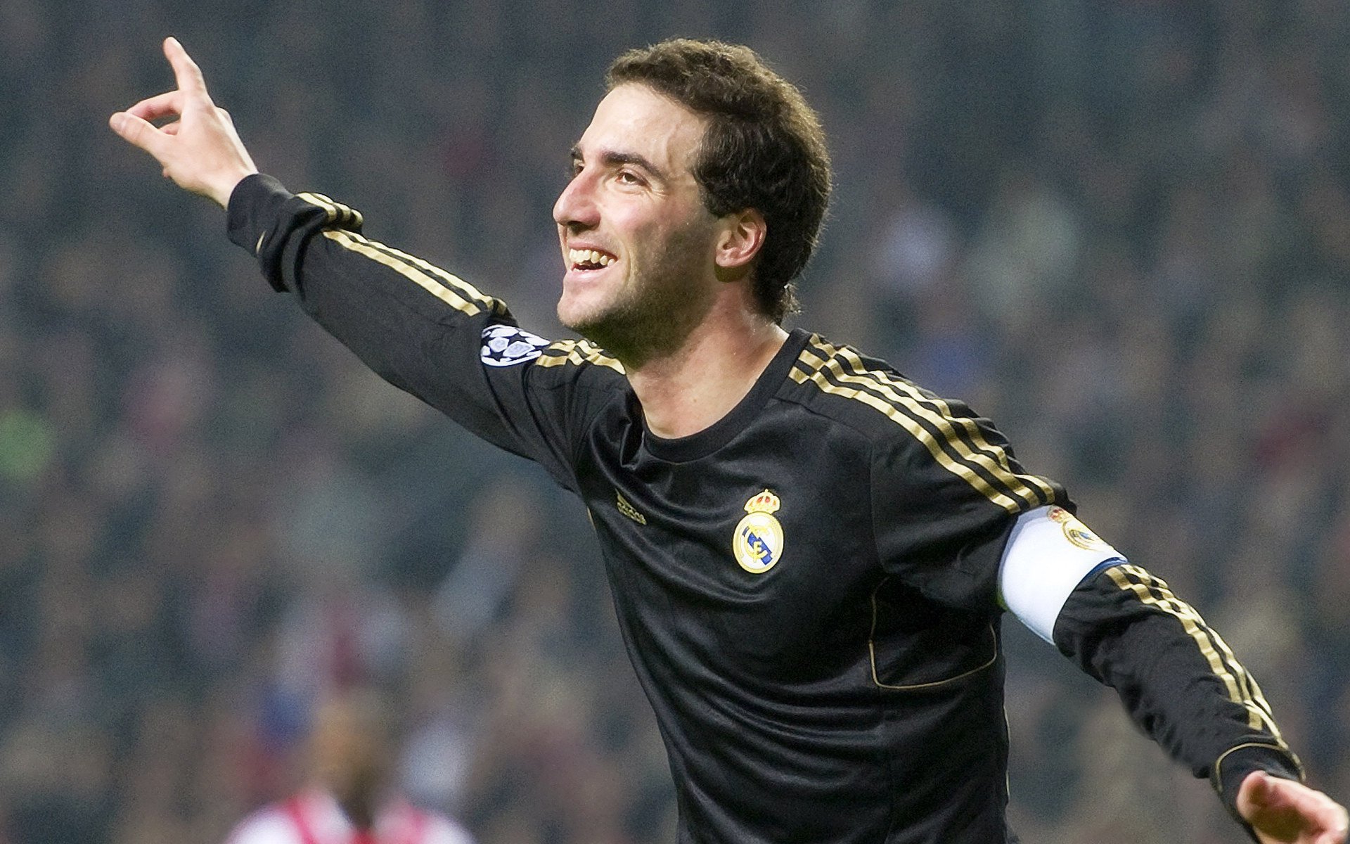 中场创造力对比赛节奏控制的核心作用，中场如何控制比赛节奏